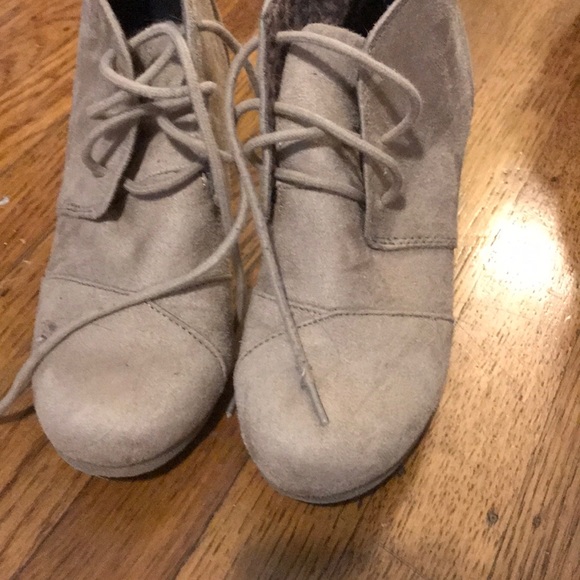 Heels - Picture 2 of 3